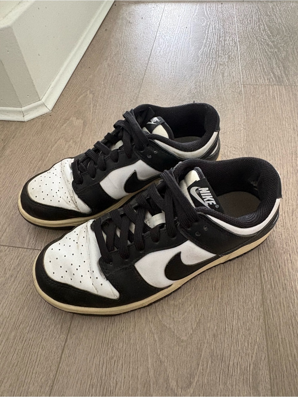Nike women’s low dunks panda